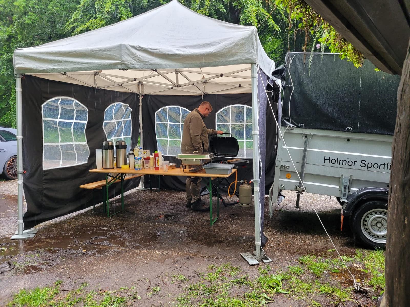 Kanalangeln am Nord-Ostsee-Kanal, Nord-Ostsee-Kanal, Rendsburg: Jugendliche des KSFV Pinneberg beim Angeln und in der Gruppe (Bild 11 von 14)
